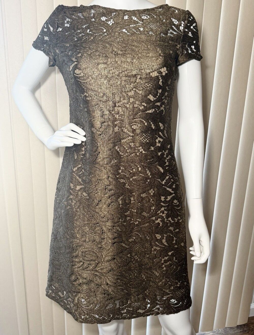 Julia Jordan Dress Size 6 Gold Metallic Lace Short Sleeve Cocktail Party